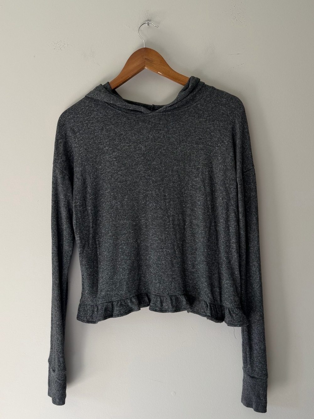 Live Love Dream by Aeropostale Charcoal Gray Ruffle Hem Hoodie Size Small